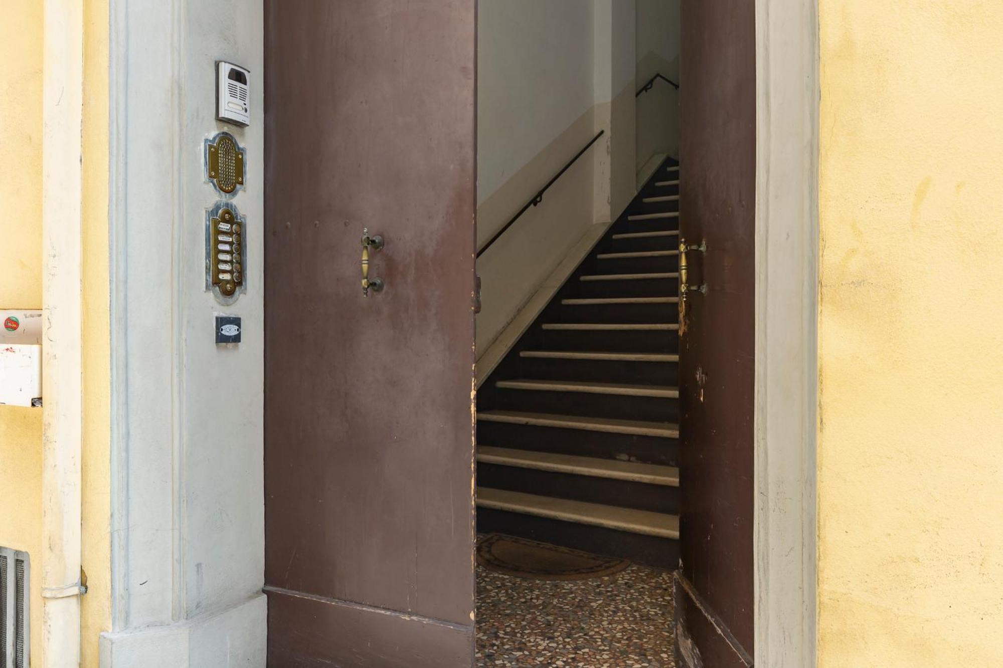 Apartment Amos - 5 Minutes From Piazza Maggiore Bologna Luaran gambar