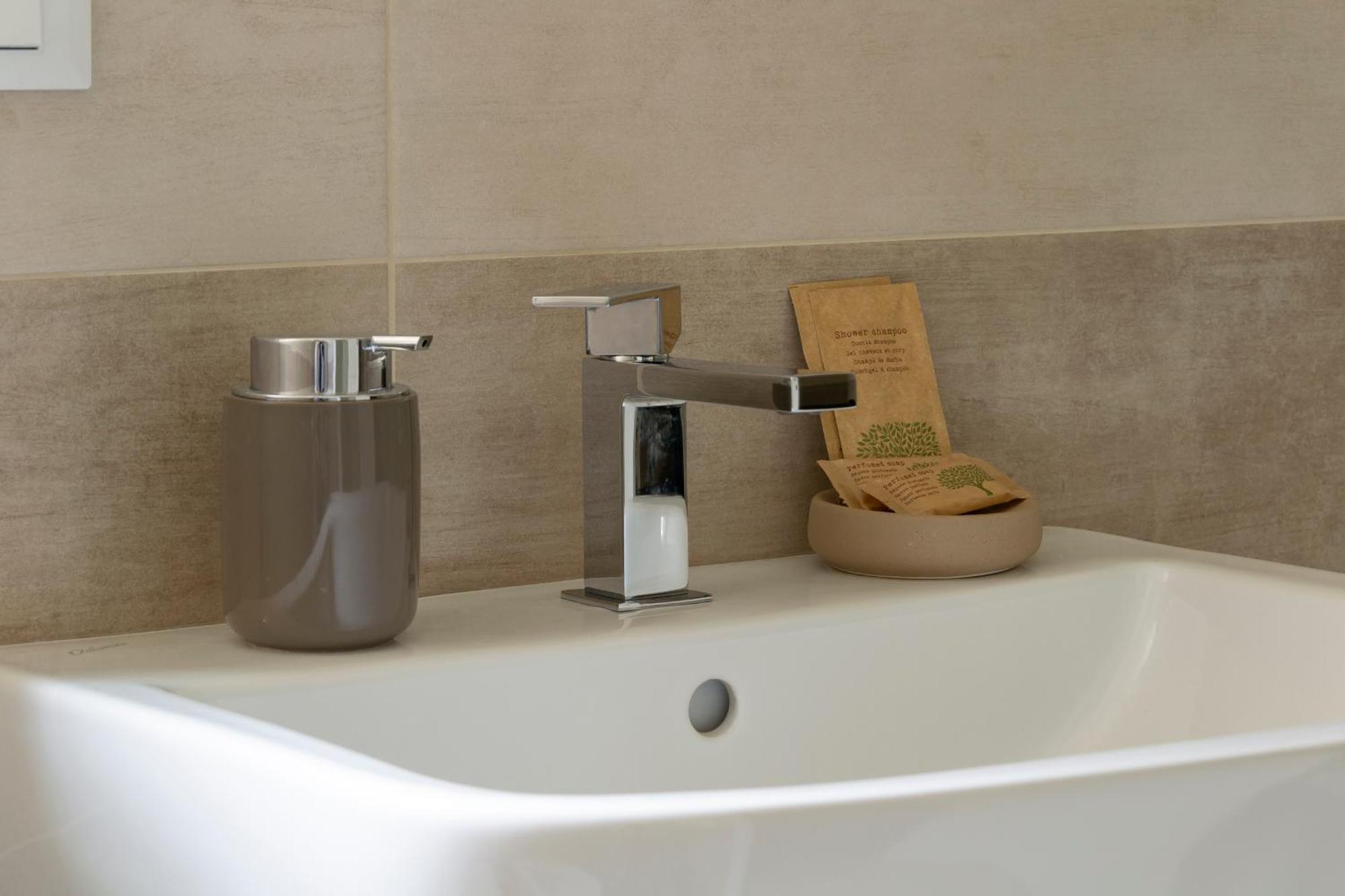 Apartment Amos - 5 Minutes From Piazza Maggiore Bologna Luaran gambar