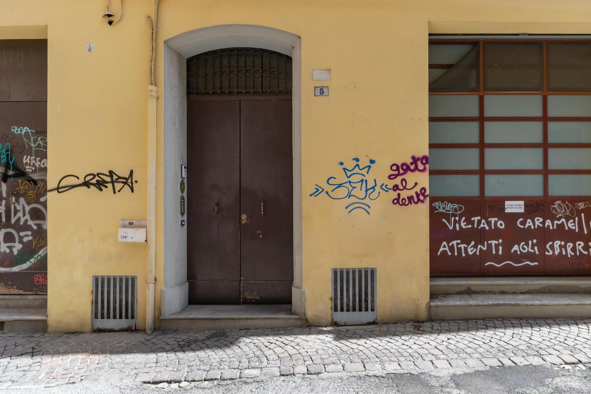 Apartment Amos - 5 Minutes From Piazza Maggiore Bologna Luaran gambar